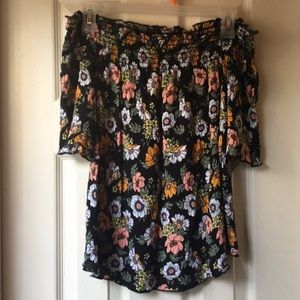 Off-the-Shoulder Flowery Top 🌼